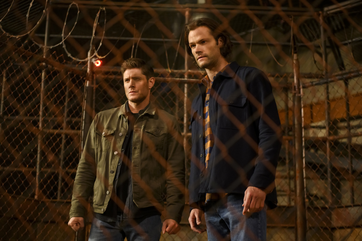Supernatural -- "The Heroes' Journey" -- Image Number: SN1510b_0358bc.jpg -- Pictured (L-R): Jensen Ackles as Dean and Jared Padalecki as Sam -- Photo: Diyah Pera/The CW -- © 2020 The CW Network, LLC. All Rights Reserved.