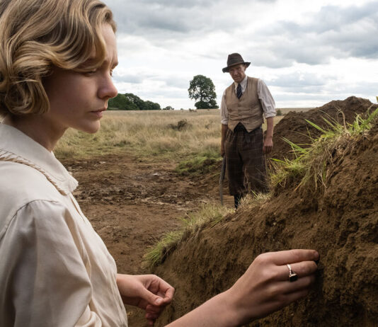 The First Exclusive Trailer for ‘The Dig 2021’ Stars Ralph Fiennes, Carey Mulligan and Lily James THE DIG 2021 netflix