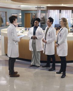 The good doctor episode 409 “IRRESPONSIBLE SALAD BAR PRACTICES” photos