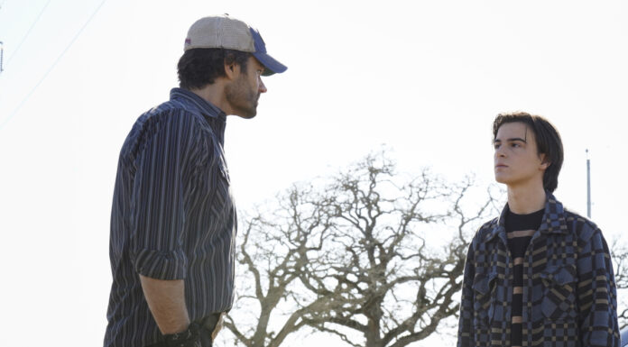 Walker -- “Duke” -- Image Number: WLK105b_0438r -- Pictured (L-R): Jared Padalecki as Cordell Walker and Kale Culley as August Walker -- Photo: Rebecca Brenneman/The CW -- © 2021 The CW Network, LLC. All Rights Reserved.