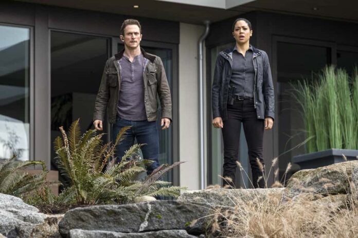 DEBRIS-Episode-9-Jonathan-Tucker-as-Bryan-Beneventi-Riann-Steele-as-Finola-Jones-