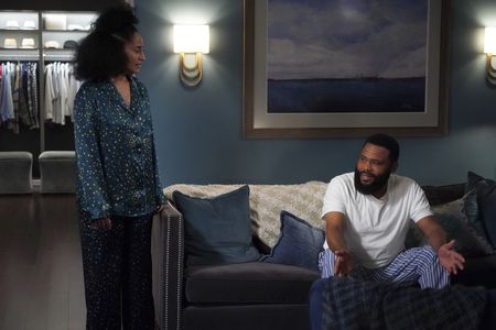 TRACEE ELLIS ROSS, ANTHONY ANDERSON in Black-ish Season 7 Episode 21 Photos