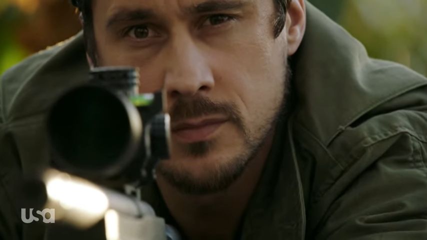 James has a sniper in his hand. Queen Of the South 