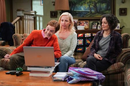 The Conners Season 4 Episode 2 AMES MCNAMARA, LECY GORANSON, SARA GILBERT