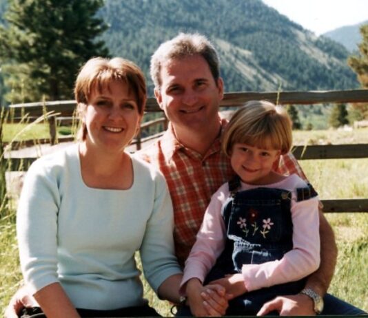 In the ‘Jennifer Blagg Murder’ Case, Where is Michael Blagg Now? Michael Bagg with his wife and daughter