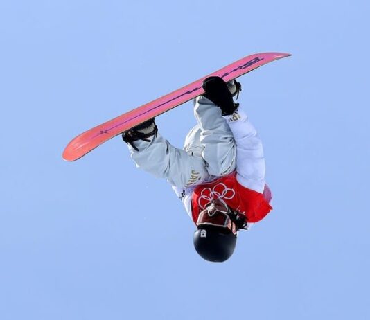 Ayumu Hirano, a Japanese snowboarder, won gold in the men’s halfpipe final and made Olympic History Ayumu Hirano Beijing