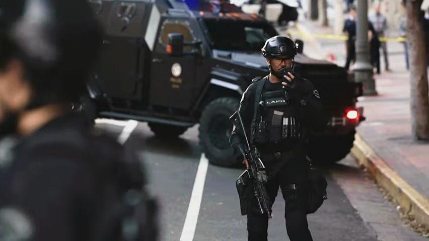 SWAT Season 5 Episode 12 SWAT Season 5 Episode 12