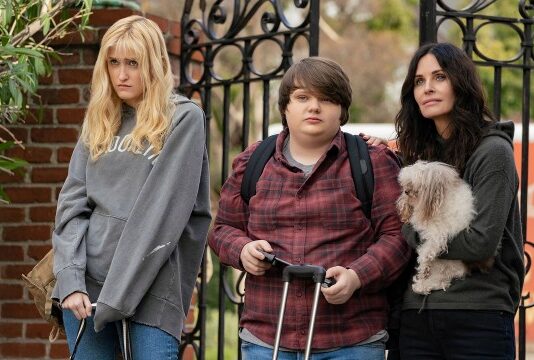 Shining Vale Season 1 Episode Guide: How to Watch Shining Vale Episode 1 Shining Vale chapter 1