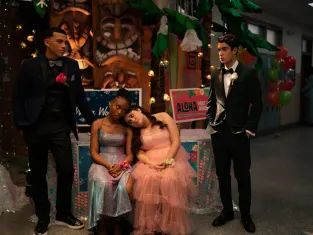 Naomi Season 1 Episode 11 - A teenage Superhero, has a wild Prom Night