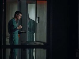 The Good Nurse Movie (2022). Eddie Redmayne as Charlie Cullen. Cr. JoJo Whilden / Netflix