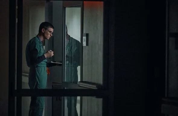 The Good Nurse Movie (2022). Eddie Redmayne as Charlie Cullen. Cr. JoJo Whilden / Netflix