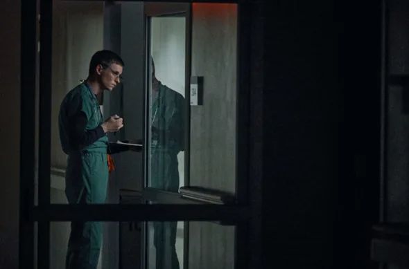 The Good Nurse Movie (2022). Eddie Redmayne as Charlie Cullen. Cr. JoJo Whilden / Netflix