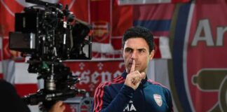 Who is the narrator of Arsenal All Or Nothing? All or Nothing: Arsenal