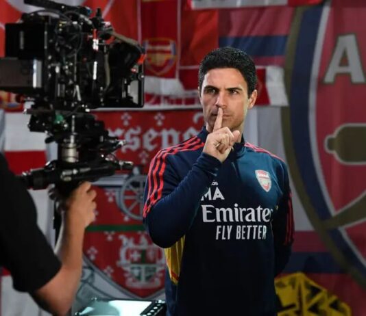 Who is the narrator of Arsenal All Or Nothing? All or Nothing: Arsenal