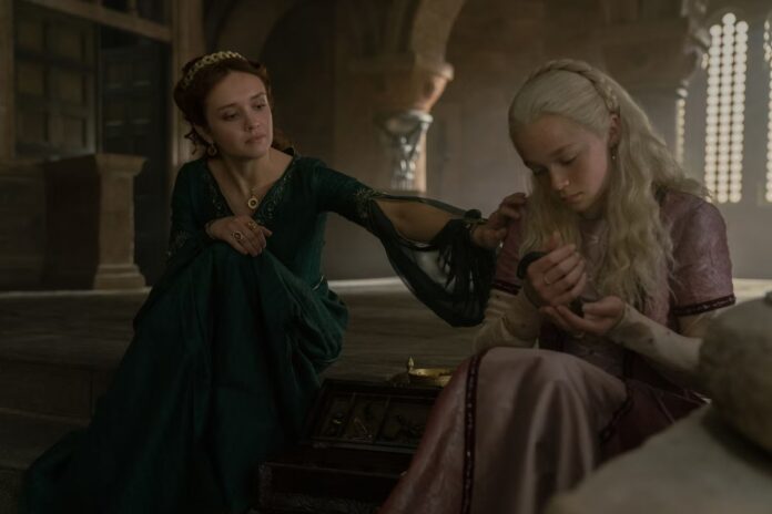 house of the dragon episode 6 Alicent-Hightower-olivia-cooke--Helaena-Targaryen-evie-allen