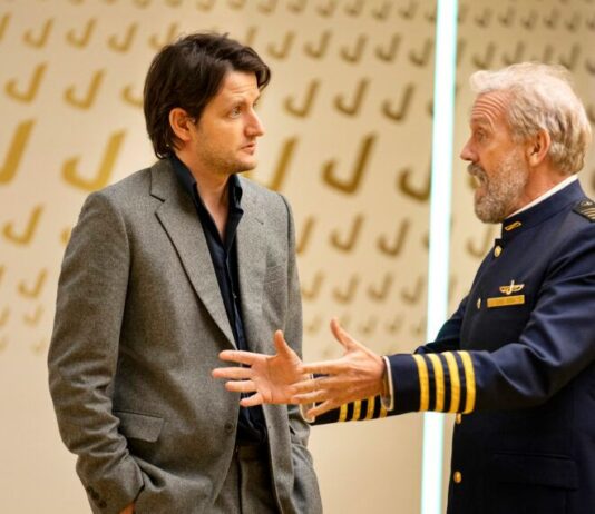 Avenue 5 Season 2 Episode 1 Recap Avenue 5 Season 2 Episode 1 Recap