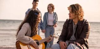 The Way Home Season 1 Episode 3: Alice first’s kiss The Way Home Season 1 Episode 3