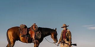 1923 Episode 5 Cast: Meet the New Cast 1923_ eps 5 Ghost_of_Zebrina_ Darren Mann as Jack Dutton with his horse-