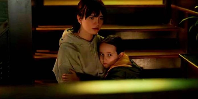 The-Boogeyman- Sadie hugs her younger sister-