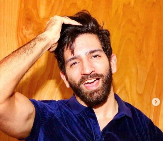 Swiping America (2023): Meet Kris Kelkar Swiping America: Meet Kris Kelkar