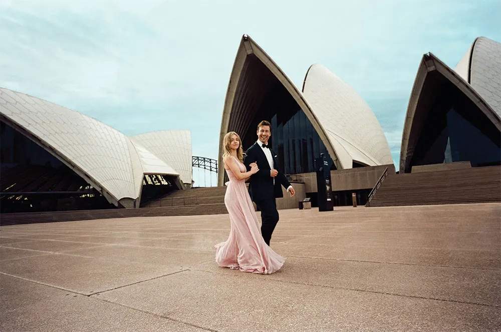 Sydney Sweeney and Glen Powell in the Sydney Opera House 