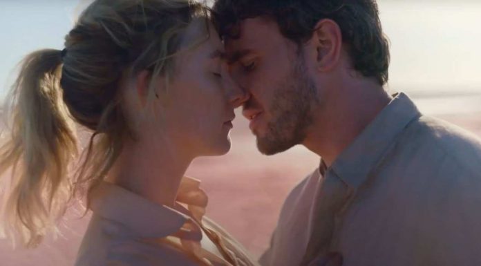 foe-movie-saoirse-ronan-paul-mescal-kiss-