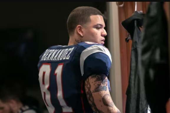AMERICAN SPORTS STORY IS AARON HERNANDEZ GAY-