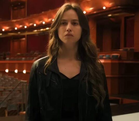 Étoile: Is Lou De Laâge a Real Ballet Dancer? Lou de Laâge Cheyenne Toussaint