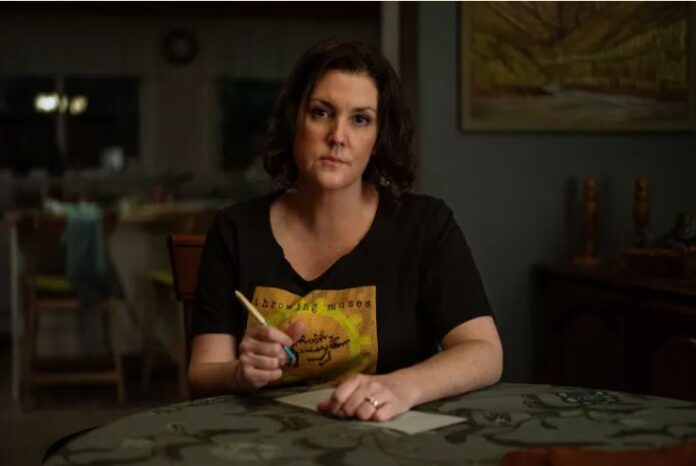 Melanie Lynskey as Adult Shauna Yellowjacktes Season