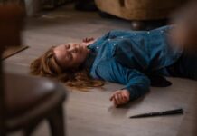 YELLOWJACKETS: HOW DID VAN DIE? HER TRAGIC DEATH EXPLAINED! Yellowjackets Van Death-c