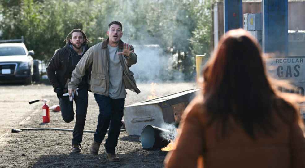 fire-country- season 3 finale Bode (Max Thieriot) and Mann (Kevin Alejandro) 