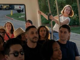 HHAcks s4 e1 Hannah Einbinder-