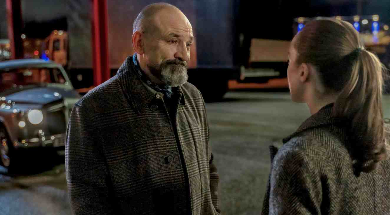 Ritchie Coster as Shinwell Johnson and Kacey Rohl as The Rep- 